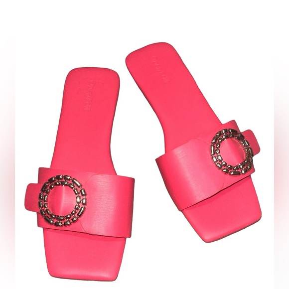 OPEN EDIT Women’s Pink Flat Slide Sandals With Silver Tone Buckle Size 7M - Picture 2 of 4